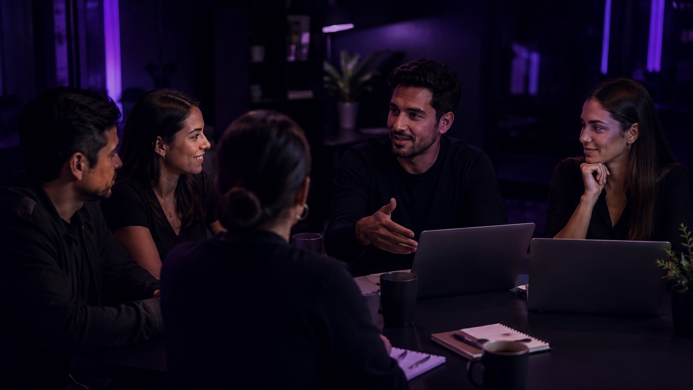 Mentoría real con el equipo, comunidad que te acompaña